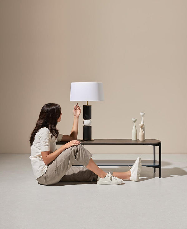 Alda Ahşap ve Mermer Detaylı Abajur