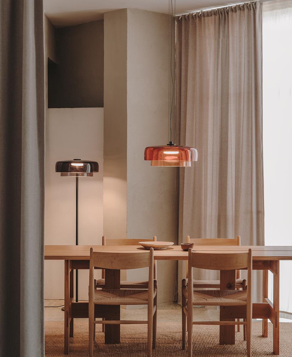 Levels 2 Bodies Füme Renk Lambader